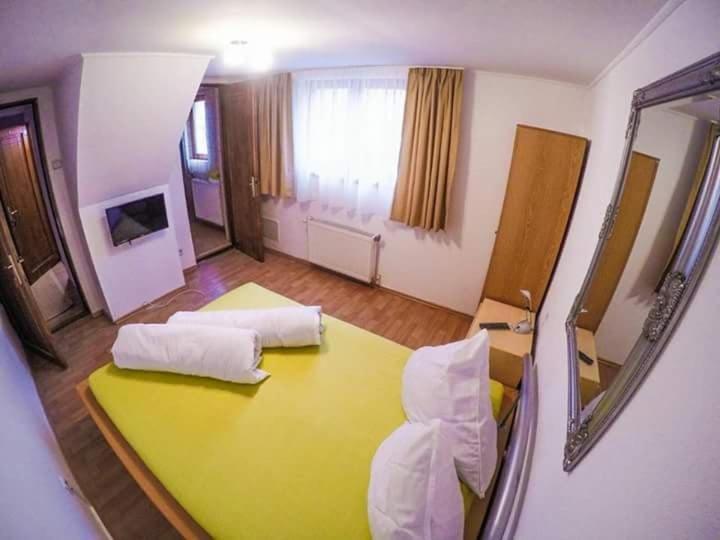Casa Germana Hotel Lupeni  Esterno foto