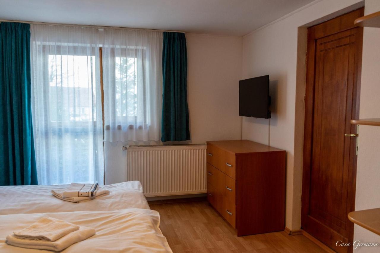 Casa Germana Hotel Lupeni  Esterno foto