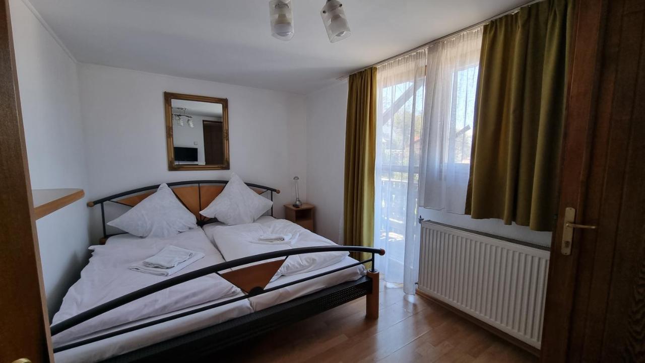 Casa Germana Hotel Lupeni  Esterno foto